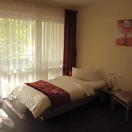 Boardingroom Hotel 2*