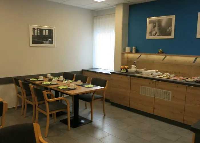 Boardingroom Hotel 2*