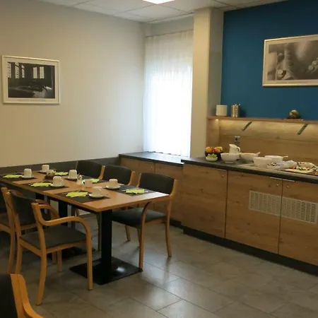 Boardingroom Hotel 2*